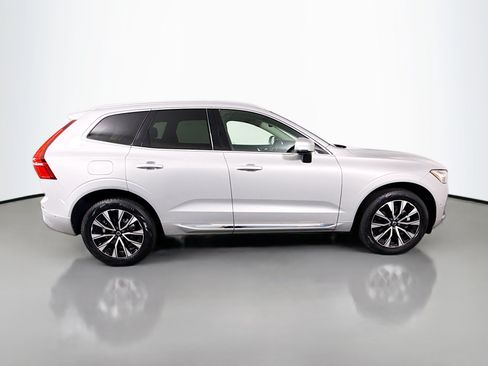Used 2023 Volvo XC60 B5 Plus FWD image 11