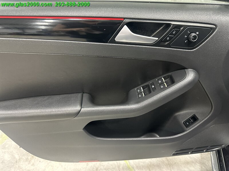 Used 2017 Volkswagen Jetta GLI FWD image 28