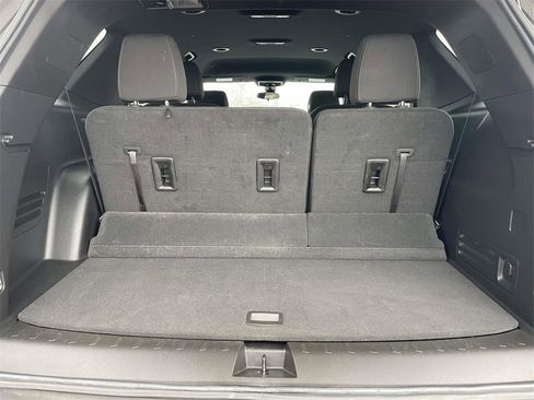 Used 2023 Chevrolet Traverse LT image 11