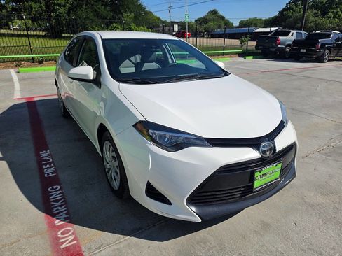 Used 2017 Toyota Corolla LE FWD image 5