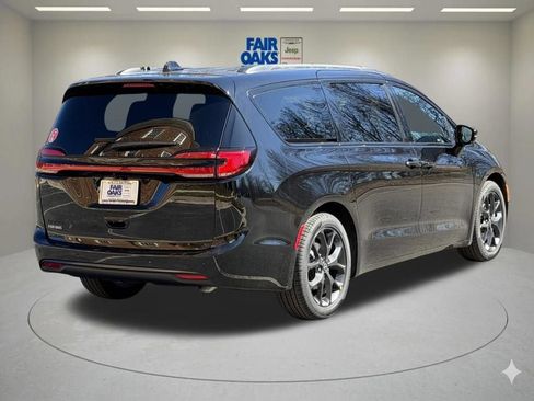 New 2026 Chrysler Pacifica Select w/ S Appearance Package FWD image 7