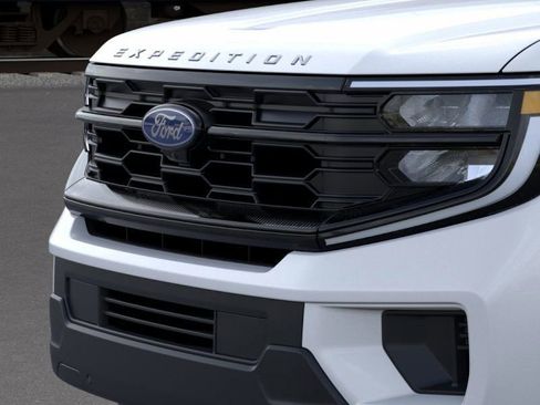 New 2025 Ford Expedition Active image 19