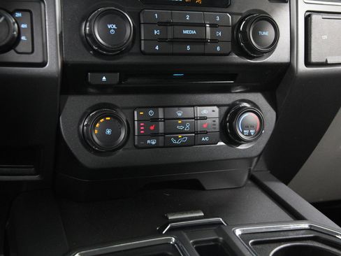 Used 2018 Ford F150 XLT w/ Equipment Group 302A Luxury image 15