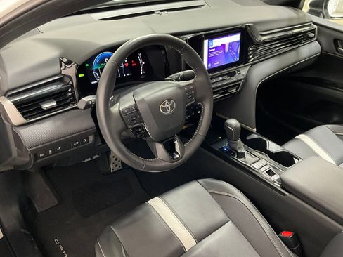 Used 2025 Toyota Camry SE FWD image 13