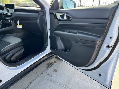 New 2026 Jeep Compass Latitude image 21