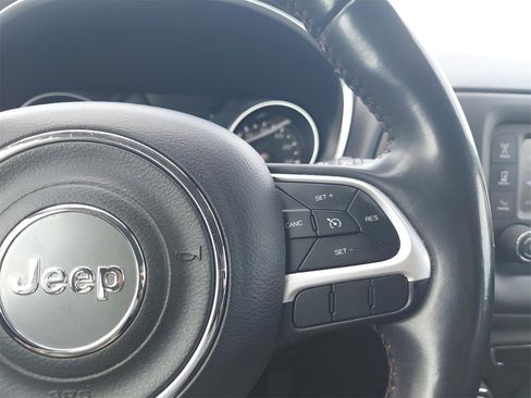 Used 2018 Jeep Compass Latitude image 27