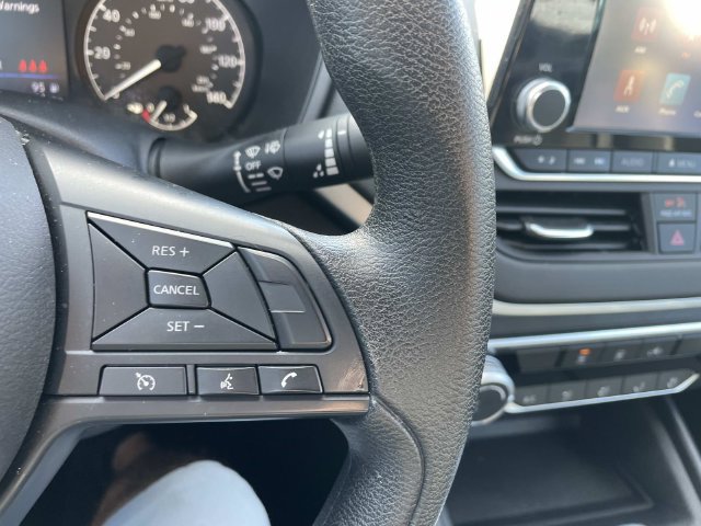 Used 2024 Nissan Altima 2.5 S FWD image 28