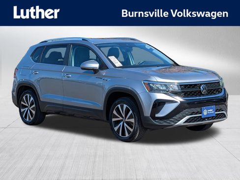 Certified 2023 Volkswagen Taos SE w/ Panoramic Sunroof Package AWD/4WD image 1