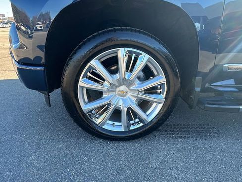 Used 2022 Chevrolet Silverado 1500 High Country w/ High Country Premium Package image 9