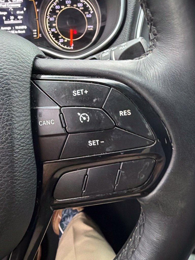 Used 2019 Jeep Cherokee Latitude w/ Cold Weather Group AWD/4WD image 17