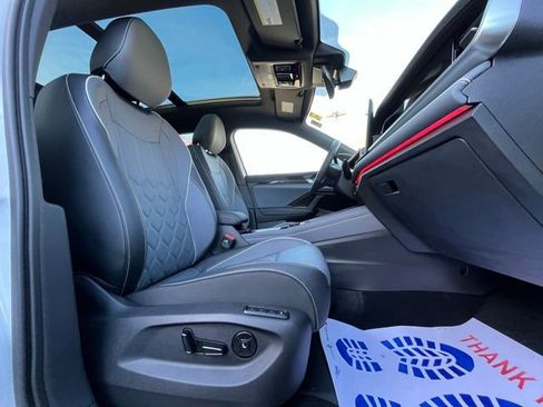 Certified 2025 Volkswagen Tiguan SEL R-Line image 25