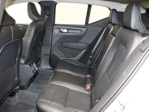 Used 2025 Volvo XC40 B5 Plus image 15