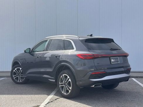 Used 2025 Audi Q5 Premium image 3