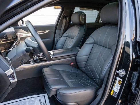 Used 2024 BMW i7 eDrive50 image 15