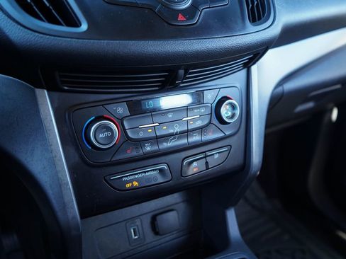 Used 2018 Ford Escape SE image 22