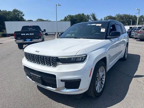 Used 2023 Jeep Grand Cherokee L Summit w/ Luxury Tech Group V AWD/4WD image 3
