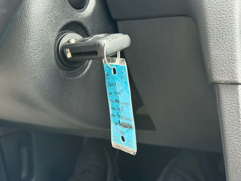 Used 2016 Volkswagen Golf S image 31