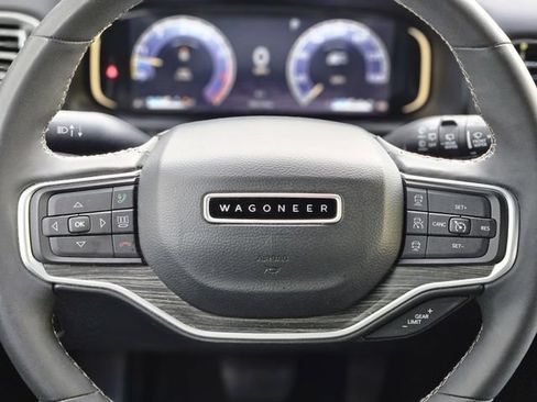 Used 2024 Jeep Wagoneer L Series II RWD image 16