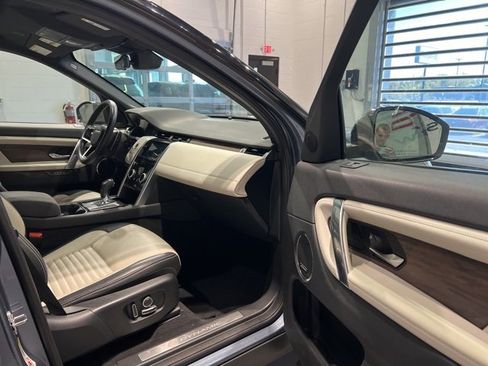 Used 2022 Land Rover Discovery Sport SE R-Dynamic image 28