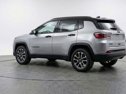 Used 2025 Jeep Compass Trailhawk AWD/4WD image 6