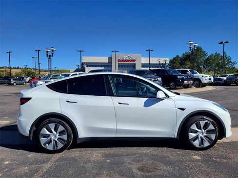 Used 2021 Tesla Model Y Long Range image 4