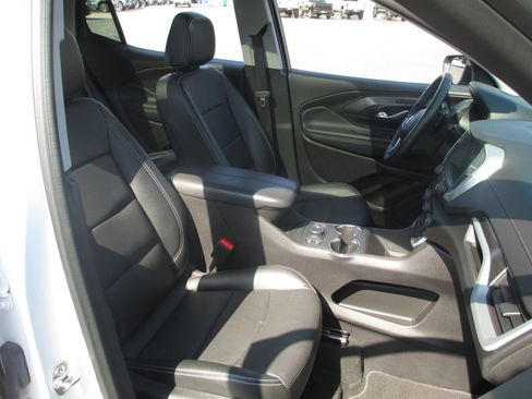 Used 2024 GMC Terrain SLT image 19