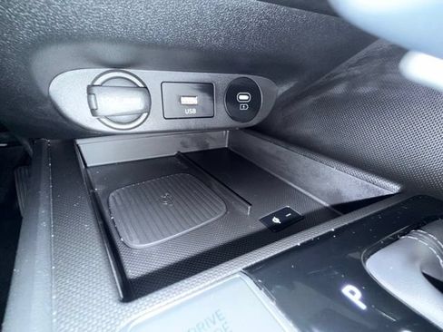 Used 2026 Hyundai Elantra Limited FWD image 27