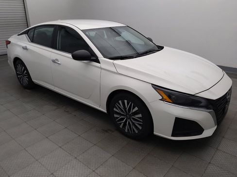 Used 2025 Nissan Altima 2.5 SV FWD image 11