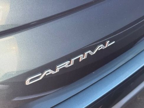 Certified 2024 Kia Carnival EX FWD image 3