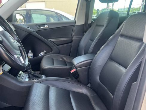 Used 2012 Volkswagen Tiguan SE image 11