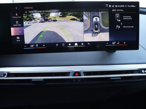 New 2026 BMW iX xDrive60 image 31