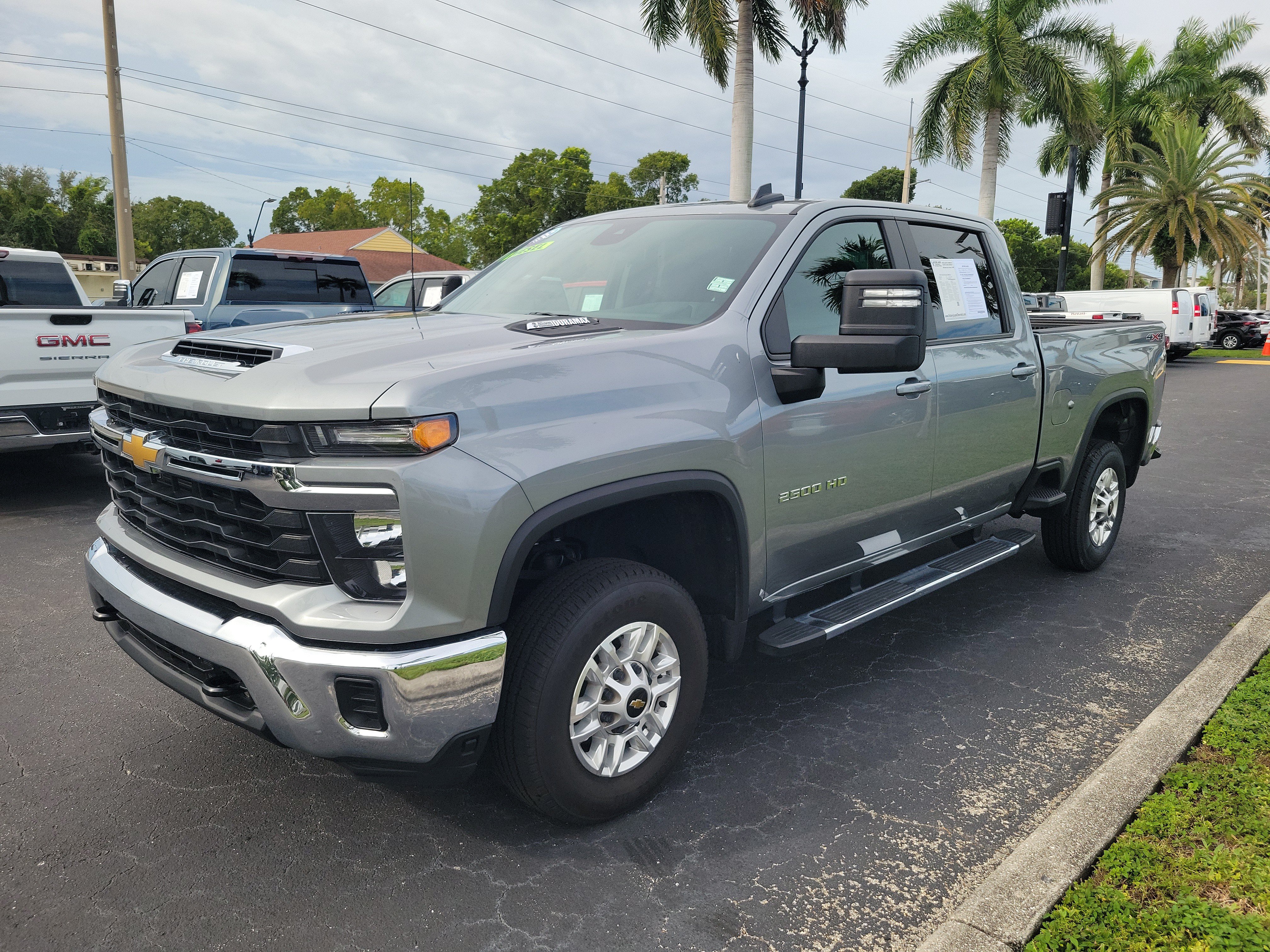 Used 2026 Chevrolet Silverado 2500 LT AWD/4WD image 2