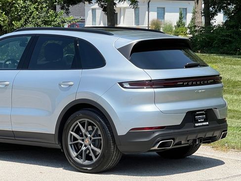 Certified 2025 Porsche Cayenne AWD/4WD image 9