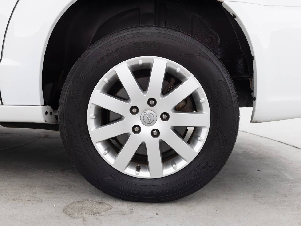 Used 2016 Chrysler Town & Country Touring FWD image 20