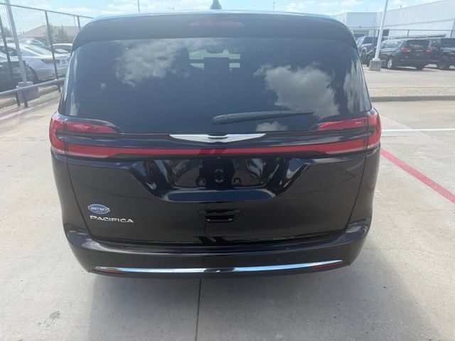 Used 2025 Chrysler Pacifica Select FWD image 9