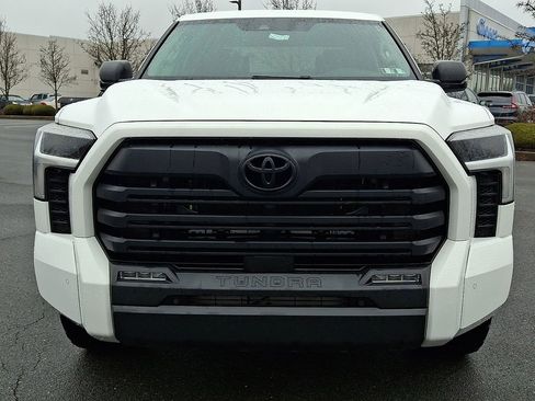 Used 2022 Toyota Tundra SR5 w/ SR5 Convenience Package AWD/4WD image 4