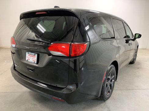 Used 2018 Chrysler Pacifica Touring Plus w/ S Appearance Package FWD image 26