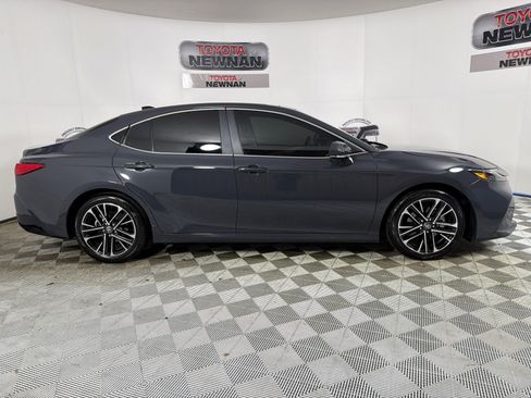 Used 2025 Toyota Camry XLE FWD image 3