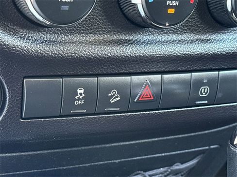 Used 2018 Jeep Wrangler Unlimited Sahara image 33