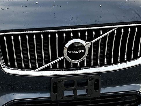 Used 2021 Volvo XC90 T5 Momentum w/ Protection Package Premier image 26