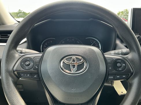 Used 2023 Toyota RAV4 LE AWD/4WD image 9