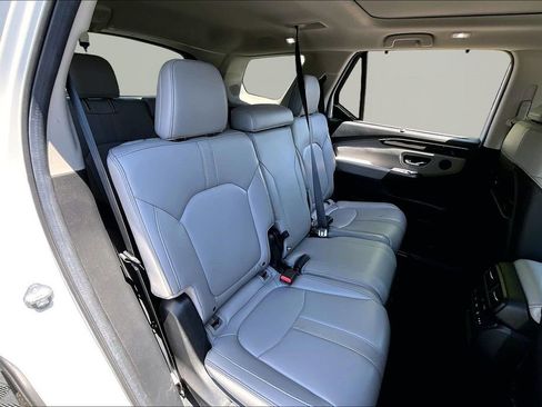 Certified 2024 Honda Pilot Touring image 17