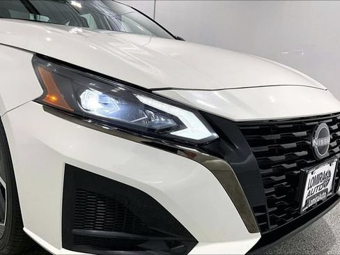 Used 2023 Nissan Altima 2.5 SR AWD/4WD image 39
