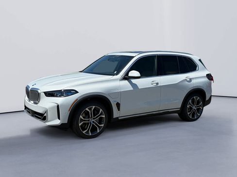New 2026 BMW X5 xDrive50e w/ Climate Comfort Package AWD/4WD image 7