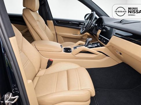 Used 2019 Porsche Cayenne w/ Premium Plus Package AWD/4WD image 8