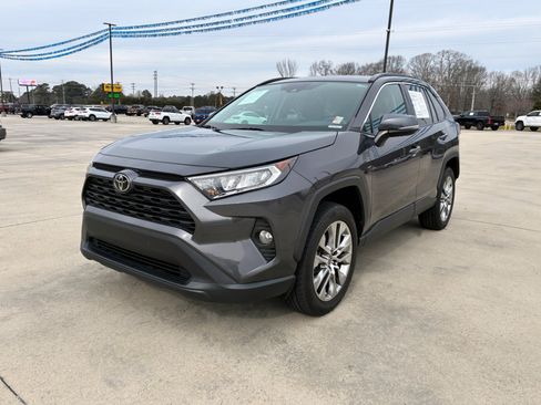 Used 2021 Toyota RAV4 XLE Premium image 1