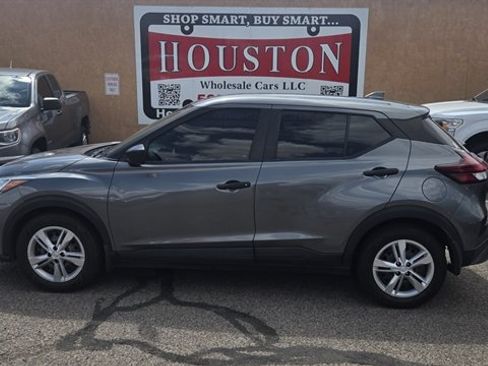 Used 2021 Nissan Kicks S FWD image 1