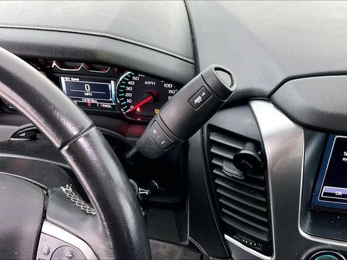 Used 2020 Chevrolet Suburban LT image 19