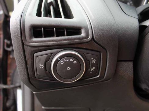 Used 2018 Ford Focus SE FWD image 13