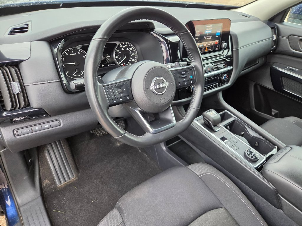 Used 2025 Nissan Pathfinder SV AWD/4WD image 14